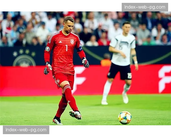 战术复盘:剖析朗斯五后卫体系如何零封联赛攻击力最强的巴黎 战术复盘:剖析朗斯五后卫体系如何零封联赛攻击力最强的巴黎