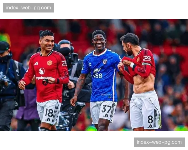 曼联爱尔兰集训大名单公布：B费领衔，多古在列